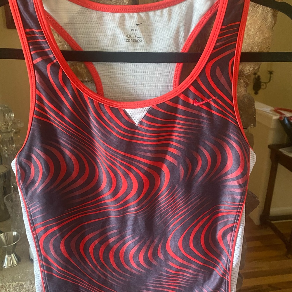 Nike exercise top size 12-14